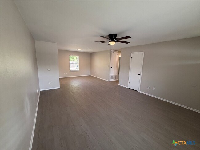 Photo - 795 Albert St