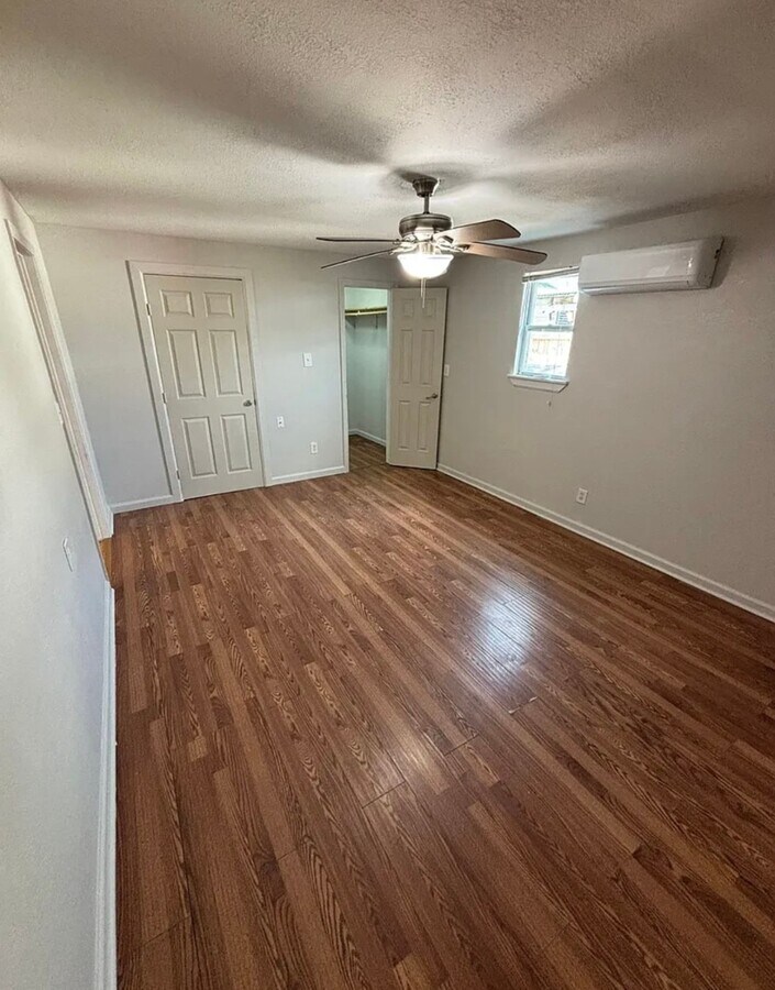 Photo - 5520 Menard Ave