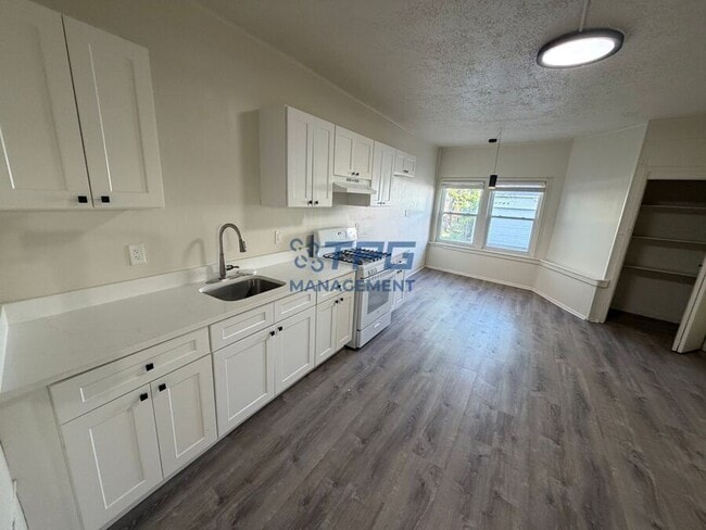 Building Photo - 6 Oswald Pl Unit 2