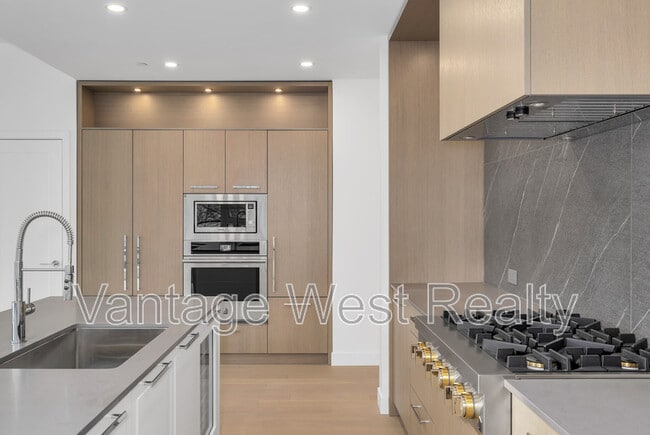 Photo - 3389-3389 Lakeshore Rd