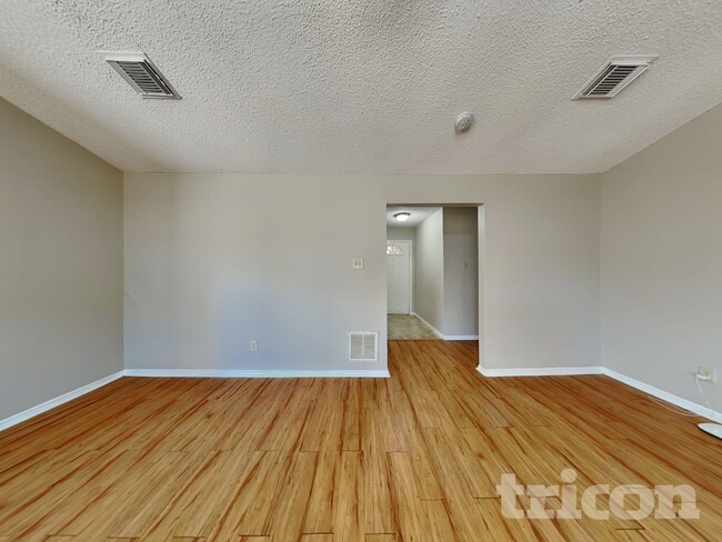 Photo - 1911 Deaf Smith Dr