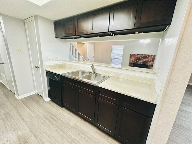 Photo - 2612 Gwendolyn Ln