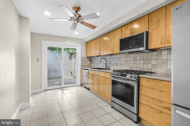 Building Photo - 560 N Judson St Rental