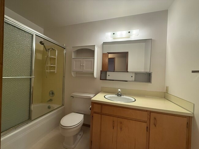 Photo - 915 Park Dr