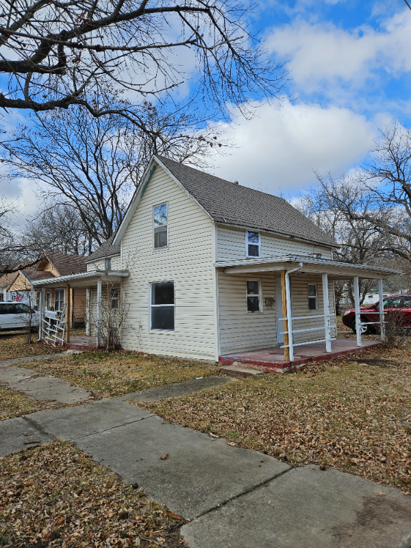 Building Photo - 900 W Locust St Rental