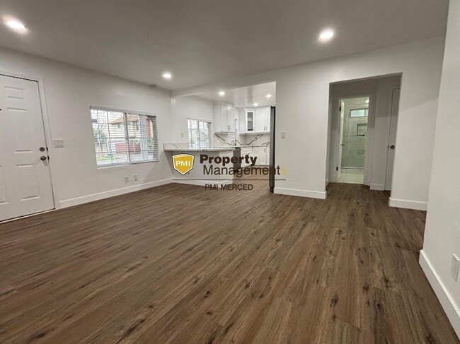 Building Photo - Coming Soon! Newly remodeled 2 bedroom duplex for $1900