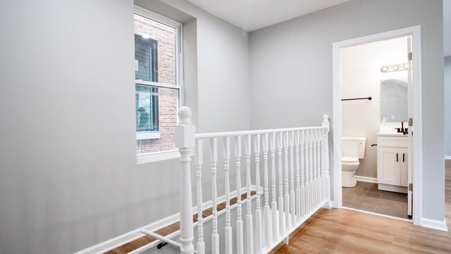 Photo - Amazing 4-bed Duplex by UIC Unit 1F