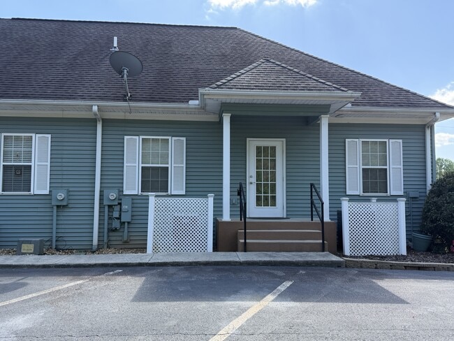 Photo - 358 S Main St