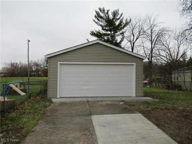 Photo - 4738 Lawrence Ave