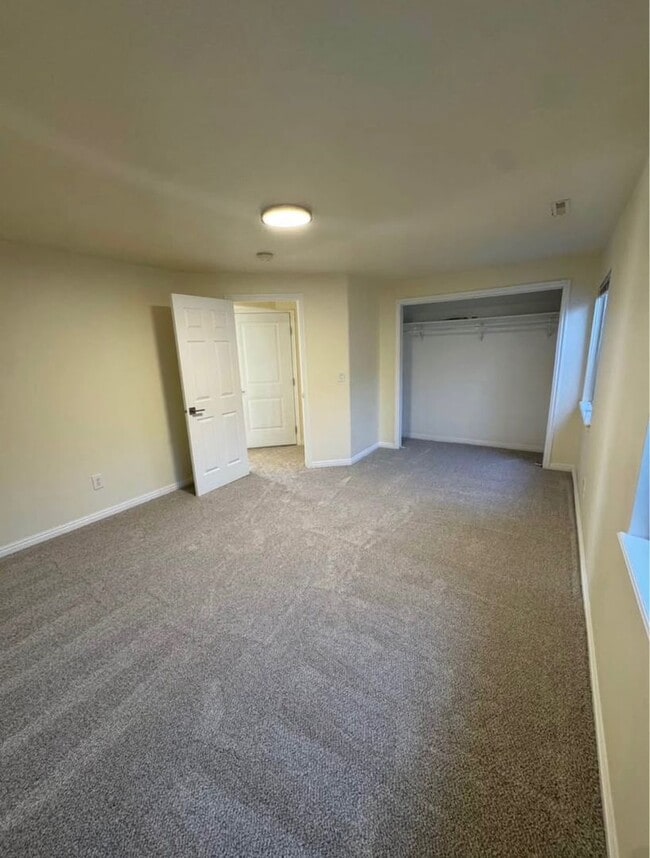 Building Photo - Beautiful Basement Apartment in Saratoga Springs - Available July!