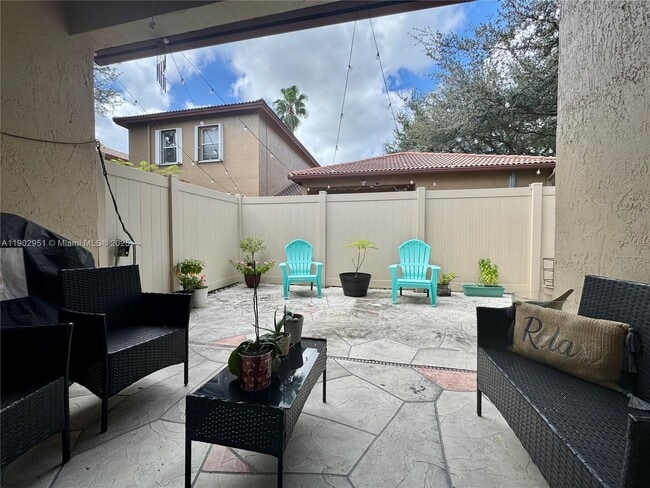 ?? 16137 Emerald Cove Rd, Weston — Una acogedora joya de una sola planta en Emerald Courts ?? - 16137 Emerald Cove Rd