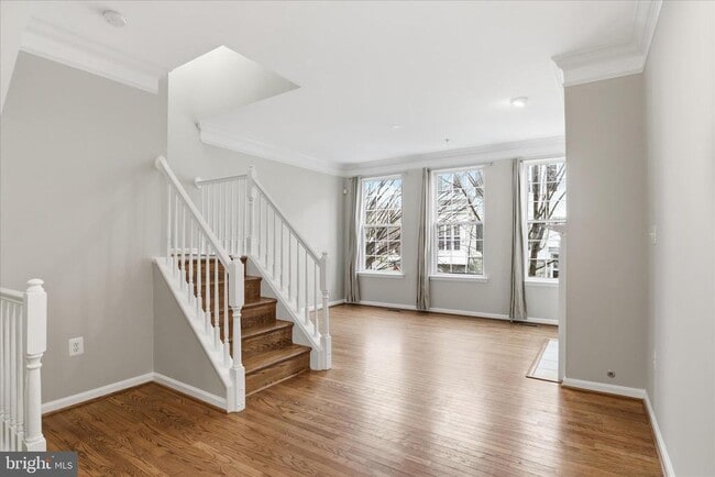 Photo - 5053 Kilburn St