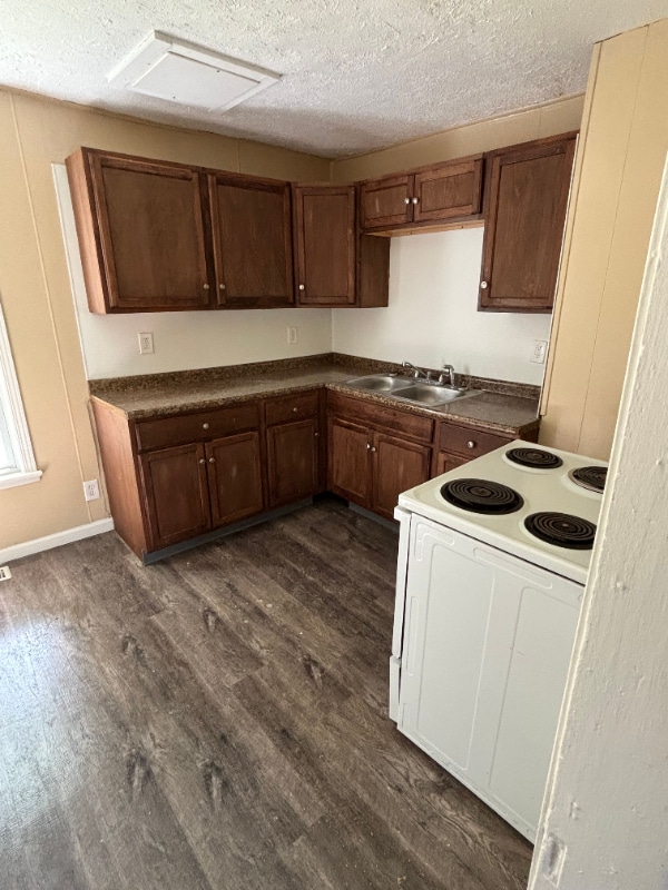 Photo - 338 W 17th St