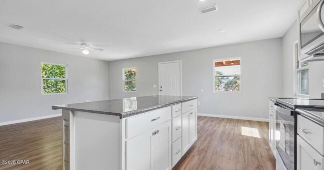 Photo - 2806 E 3rd St