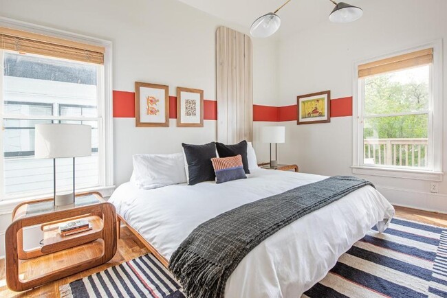 Photo - 745 Kirkwood Ave SE