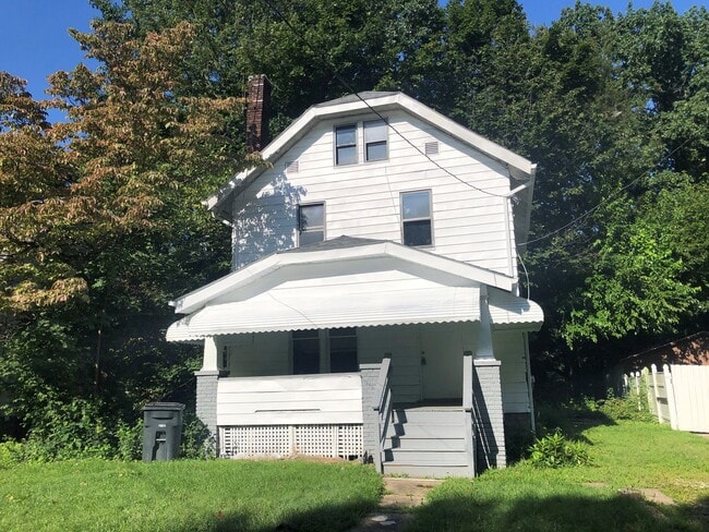 Spacious 4-Bedroom Home for Lease in Akron - Spacious 4-Bedroom Home for Lease in Akron