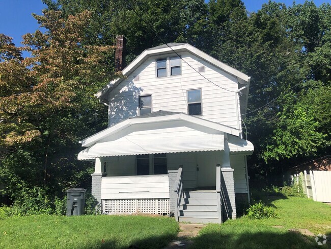 Building Photo - Spacious 4-Bedroom Home for Lease in Akron