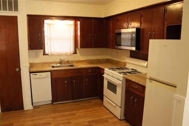 Photo - 2713 St Edwards Cir