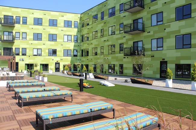 Amenity Sundeck