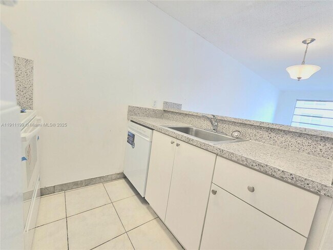 Photo - 1225 NE 124th St Unidad 38B
