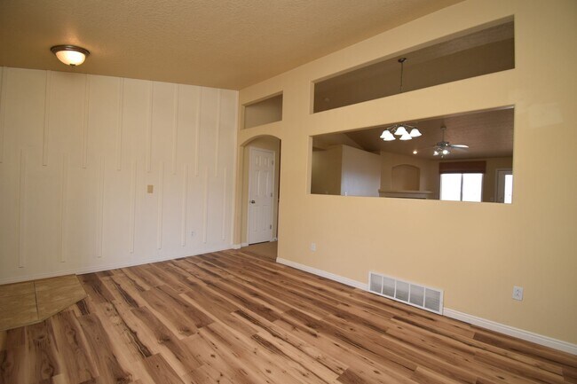 Photo - Charming Lakeview 3 Bed Home Near Schools & Churches!!