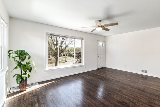 Photo - 8143 Braddock Dr