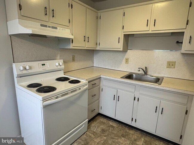 Photo - 3876 Shadywood Dr Unit 12