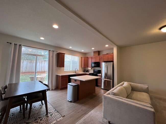 Photo - BEAUTIFUL THREE BEDROOM TOWN HOME IN KALAMA