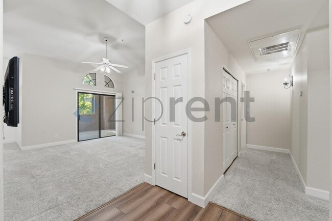 Photo - 9600 N 96th St