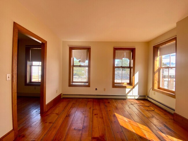 Photo - 16 Market-Multi Unidad #3