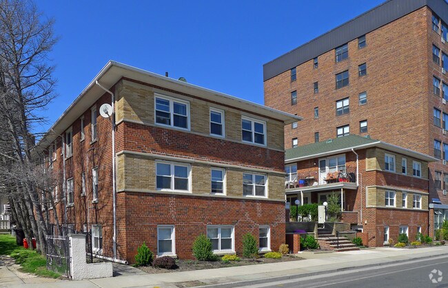 319 E Broadway