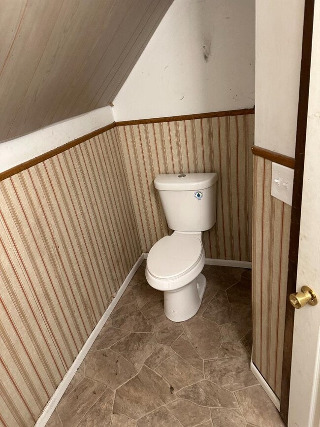 208 1/2 E Avenue B - Unit 2