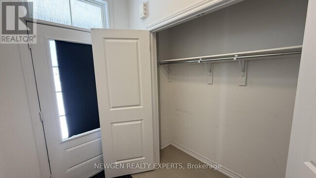 Photo - 33 MacKenzie St