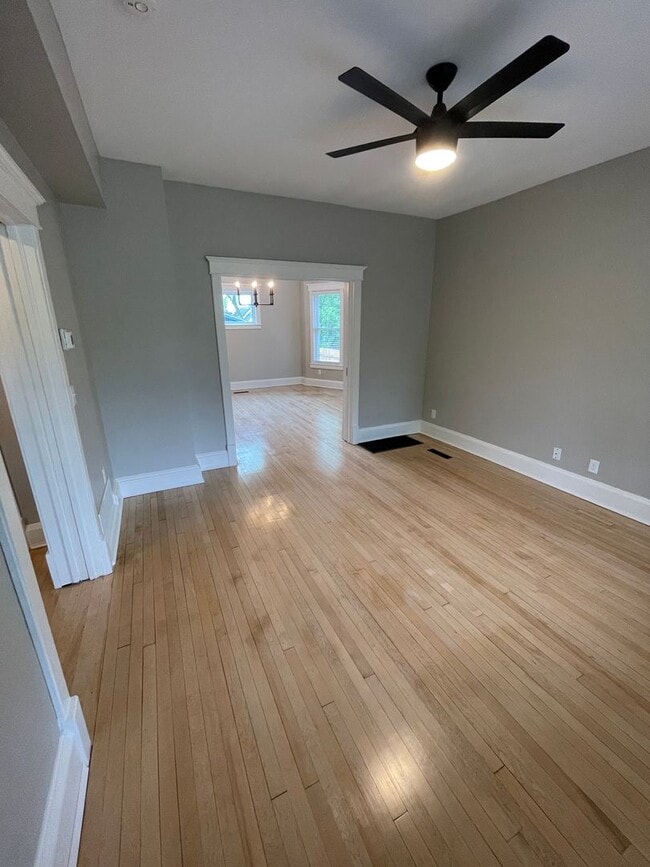 Photo - AVAILABLE Immediately!- 3 Bed 2 Bath Single family home!
