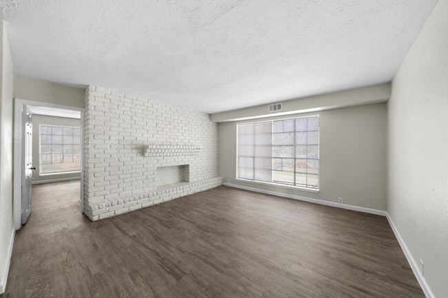 Photo - Rose Garden Apartments