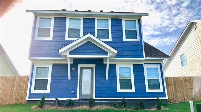 Building Photo - 1805 N Izard Ln