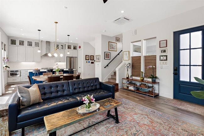 Photo - 1217 1/2 W 39th St