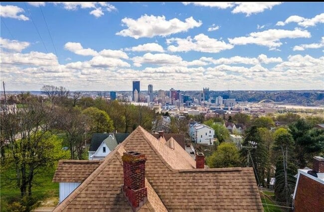 Photo - 310 Marsonia St