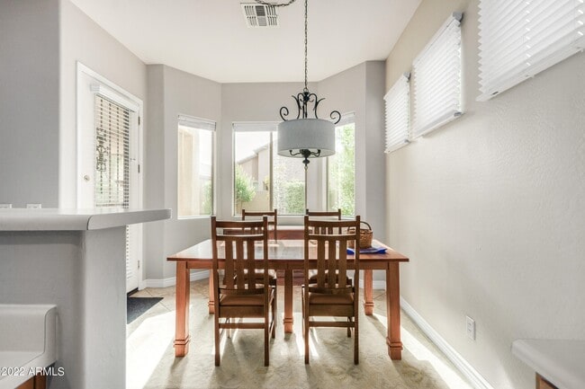 Comedor - 10433 W Carlota Ln