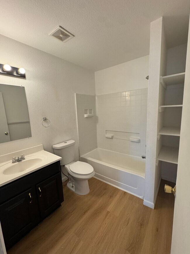 Photo - 1605 Boston St