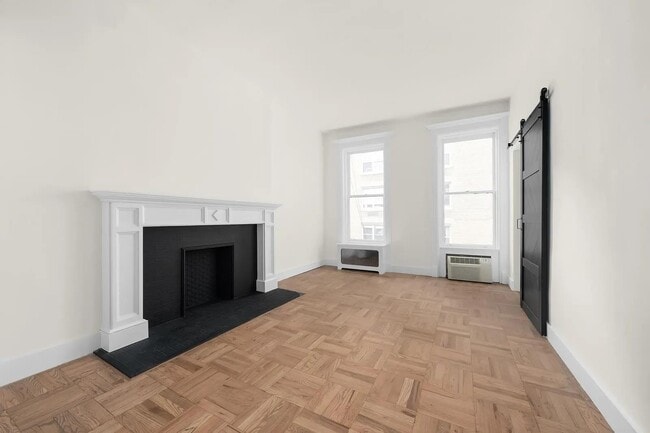 Photo - 122 W 80th St