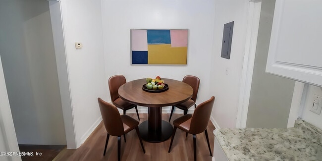 Photo - 2050 Dellwood Ave