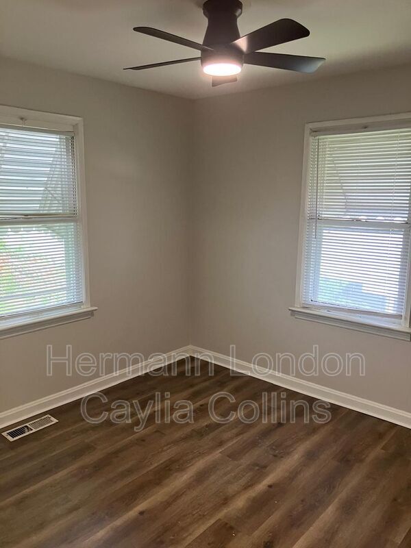 Photo - 7804 Utica Dr