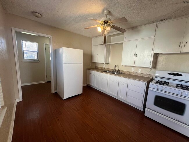 Photo - 412 W Texas Ave