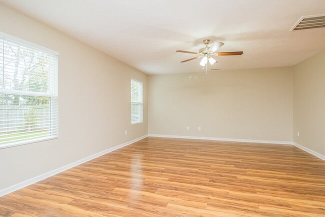 Photo - 640 Elderberry Way