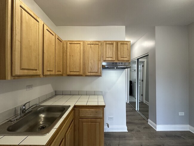 Photo - 4756 N Maplewood Ave Unit 201