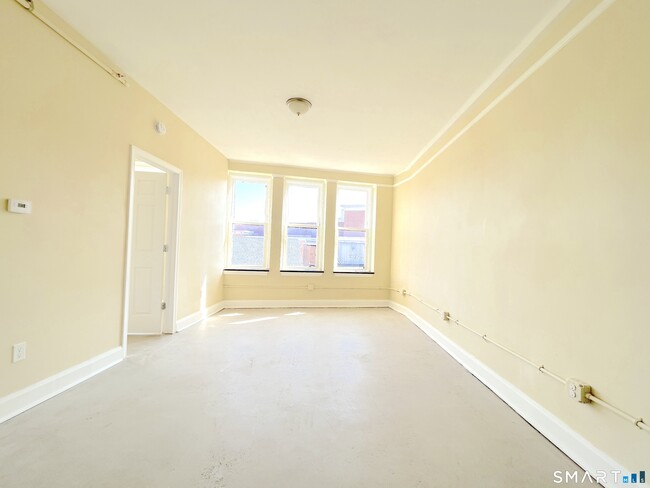 Photo - 77 Bank St Unit 2B