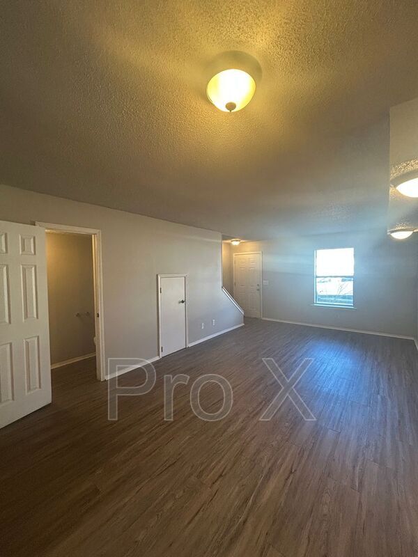 Photo - 520 N Betty Jo Dr