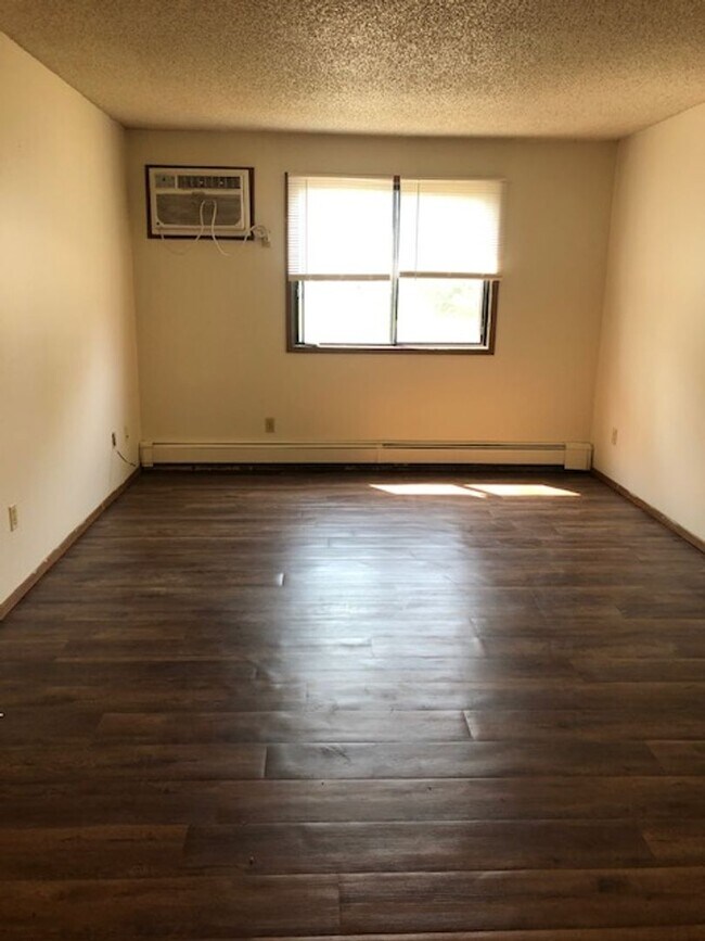 Photo - 2 bedroom west side Iowa City apartment Unidad 1305-03