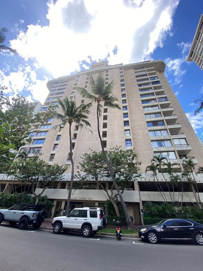 Waikiki Fully-Furnished 2 Bed, 2 Bath, 1 P... - Waikiki Fully-Furnished 2 Bed, 2 Bath, 1 P... Condominio Unidad 502